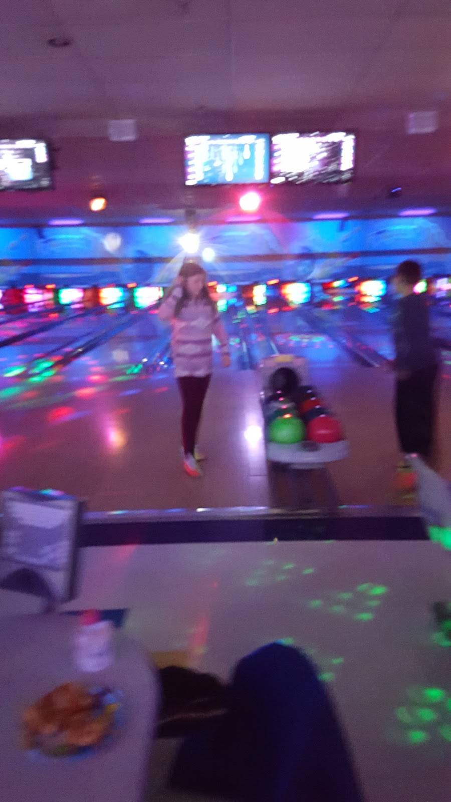 Illinois Valley Super Bowl | restaurant | 4242 Mahoney Dr, Peru, IL 61354, USA | 8152235085 OR +1 815-223-5085