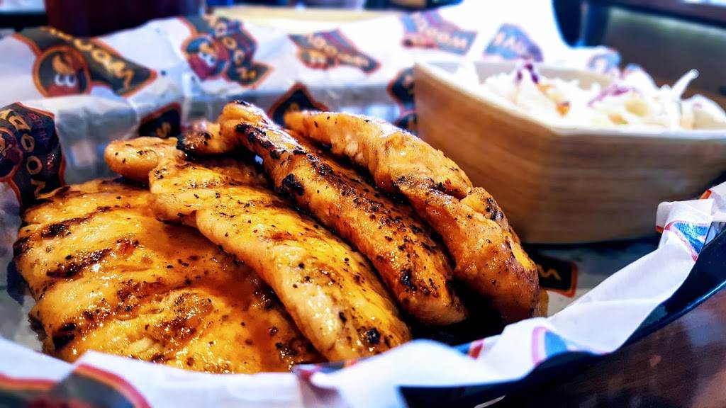 Woodys Wing House | restaurant | 161 E Campus View Blvd, Columbus, OH 43235, USA | 6144339464 OR +1 614-433-9464