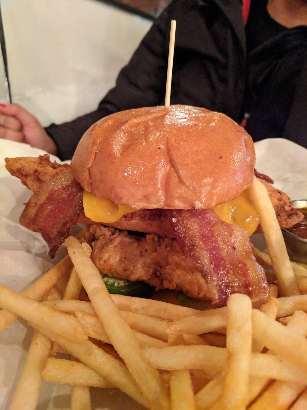 Commonwealth | restaurant | 1022 11th St, Modesto, CA 95354, USA | 2092487451 OR +1 209-248-7451