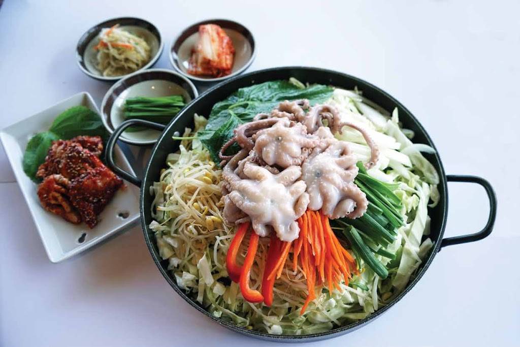 DaeBokJung | restaurant | 2010 James M Wood Blvd, Los Angeles, CA 90006, USA | 2133866660 OR +1 213-386-6660