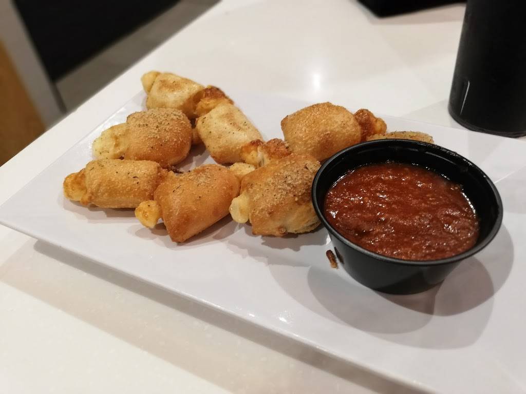 Pizza Hut | restaurant | Blvd. Agua Caliente 17110, Aviacion, 22014 Tijuana, B.C., Mexico | 016611189698 OR +52 661 118 9698