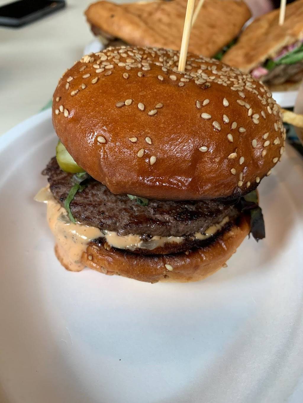 Barrow Food House | restaurant | 452 Main Rd, Riverhead, NY 11901, USA | 6317793379 OR +1 631-779-3379