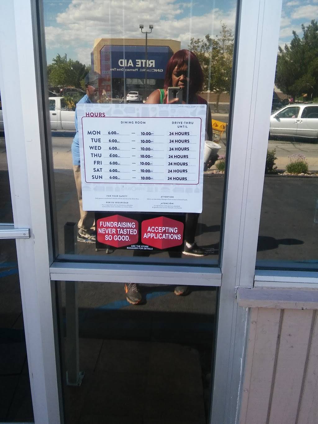 Jack in the Box | restaurant | 14618 7th St, Victorville, CA 92392, USA | 7602437575 OR +1 760-243-7575