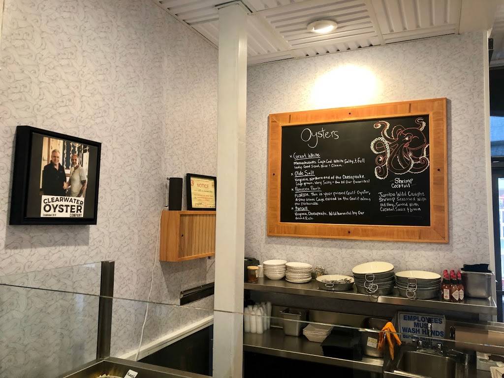 Clearwater Oyster Company | restaurant | 655 S Gulfview Blvd, Clearwater Beach, FL 33767, USA | 7274511134 OR +1 727-451-1134