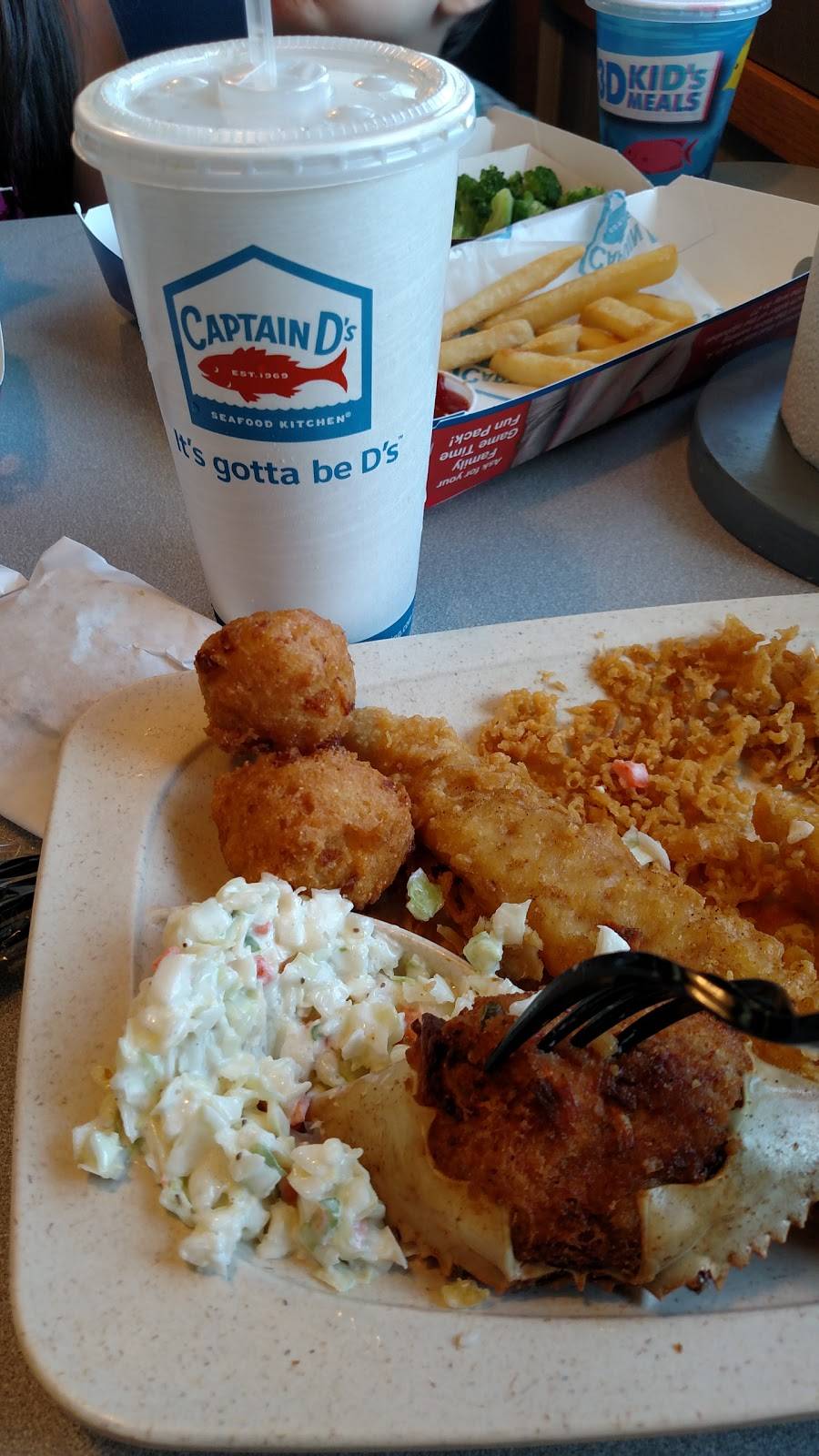 Captain Ds | restaurant | 2008 Gunbarrel Rd, Chattanooga, TN 37421, USA | 4238555178 OR +1 423-855-5178