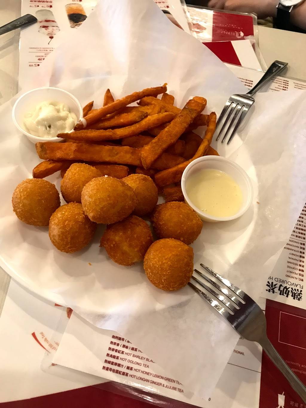 Bubble Republic | restaurant | 4555 Hurontario St, Mississauga, ON L5A 4E7, Canada | 9057121288 OR +1 905-712-1288