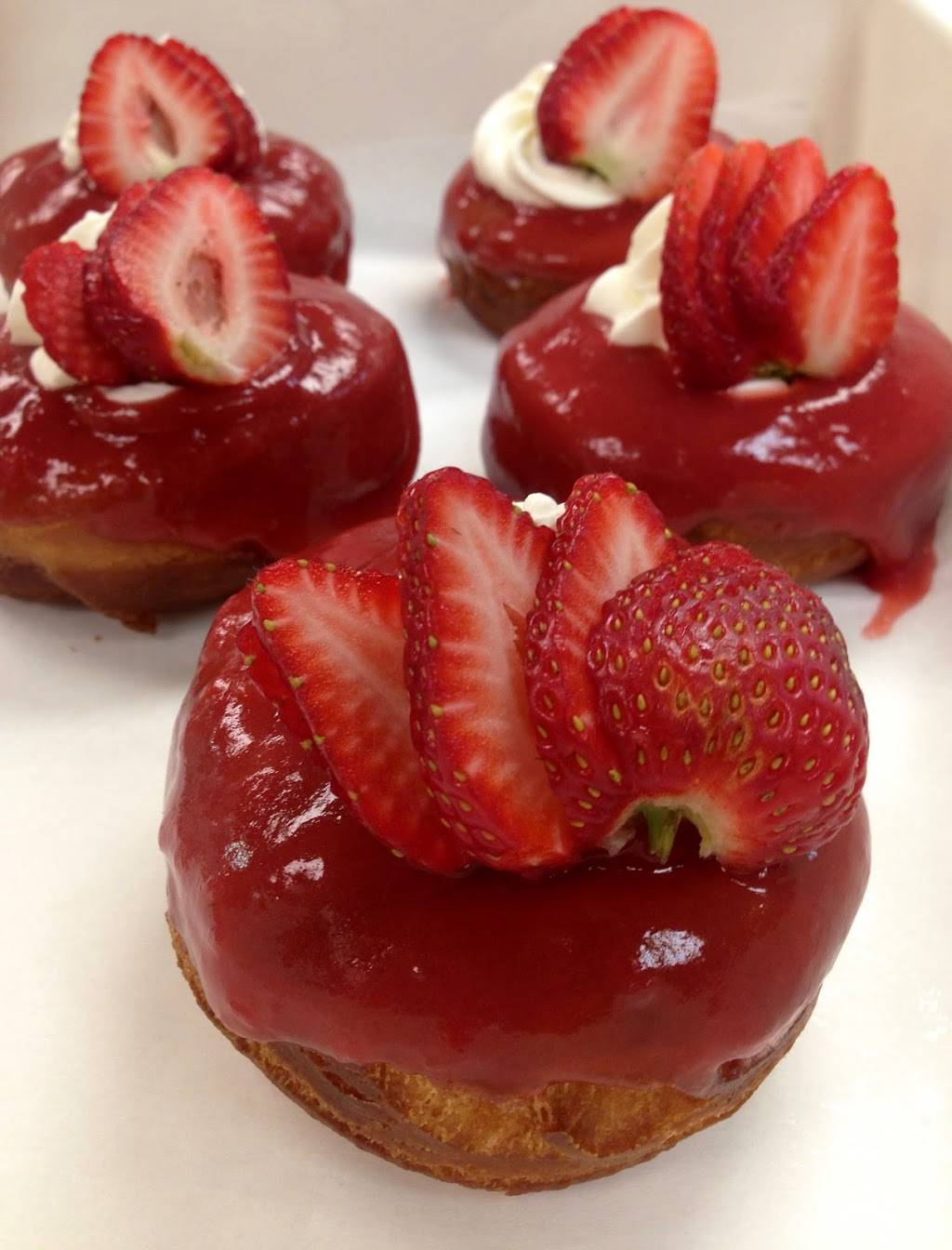 Glazed & Confuzed Donuts | bakery | 2501 Dallas St, Aurora, CO 80010, USA | 3035249637 OR +1 303-524-9637