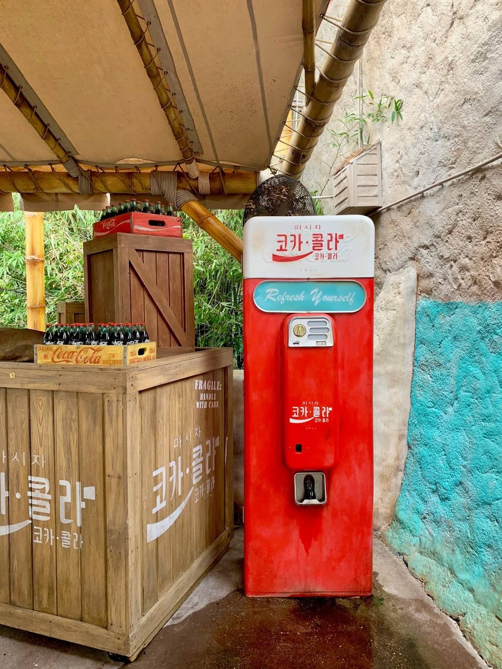 Refreshment Cool Post | restaurant | 200 Epcot Center Dr, Orlando, FL 32836, USA | 4079395277 OR +1 407-939-5277