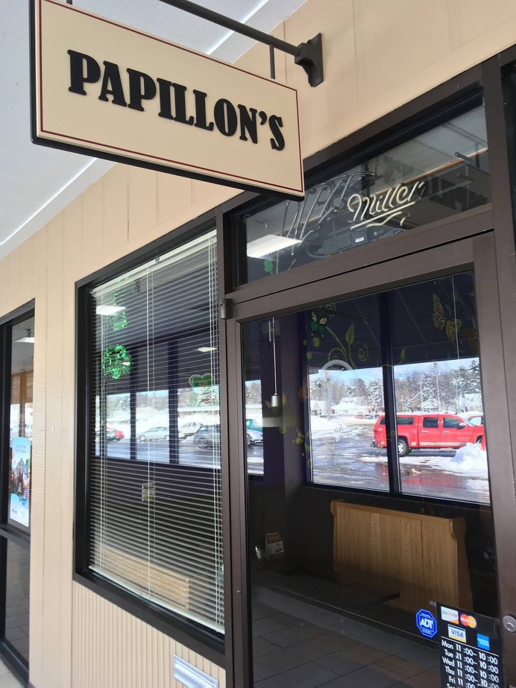 Papillons Pizza | restaurant | 1041 Grand Ave, Rothschild, WI 54474, USA | 7153599417 OR +1 715-359-9417