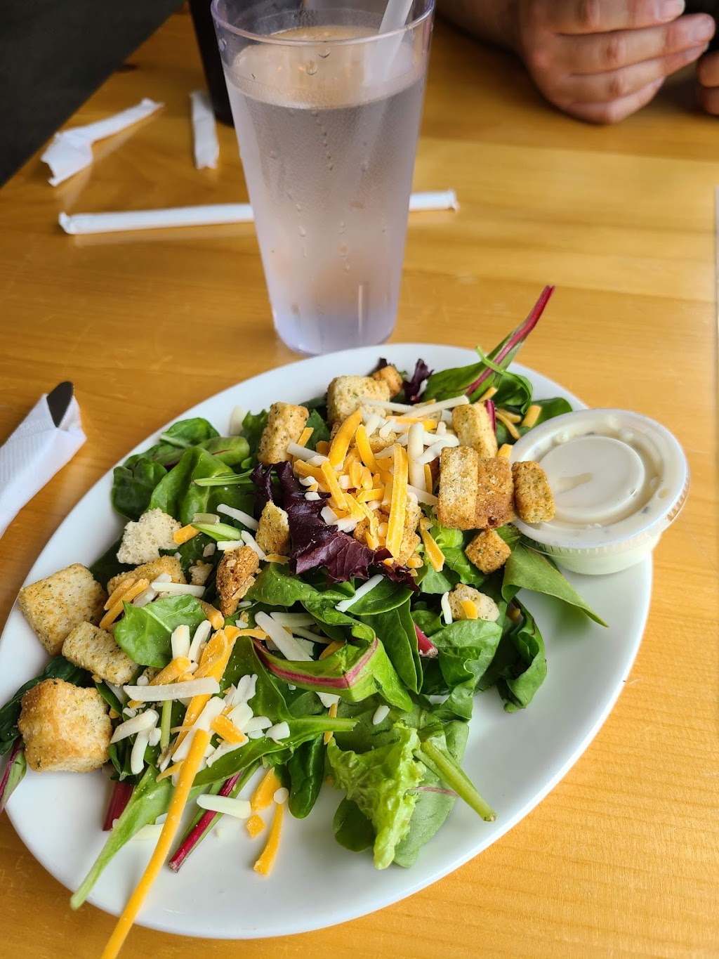 Jacks Grub & Pub | restaurant | 9915 W 6 Mile Rd, Brimley, MI 49715, USA | 9062481045 OR +1 906-248-1045