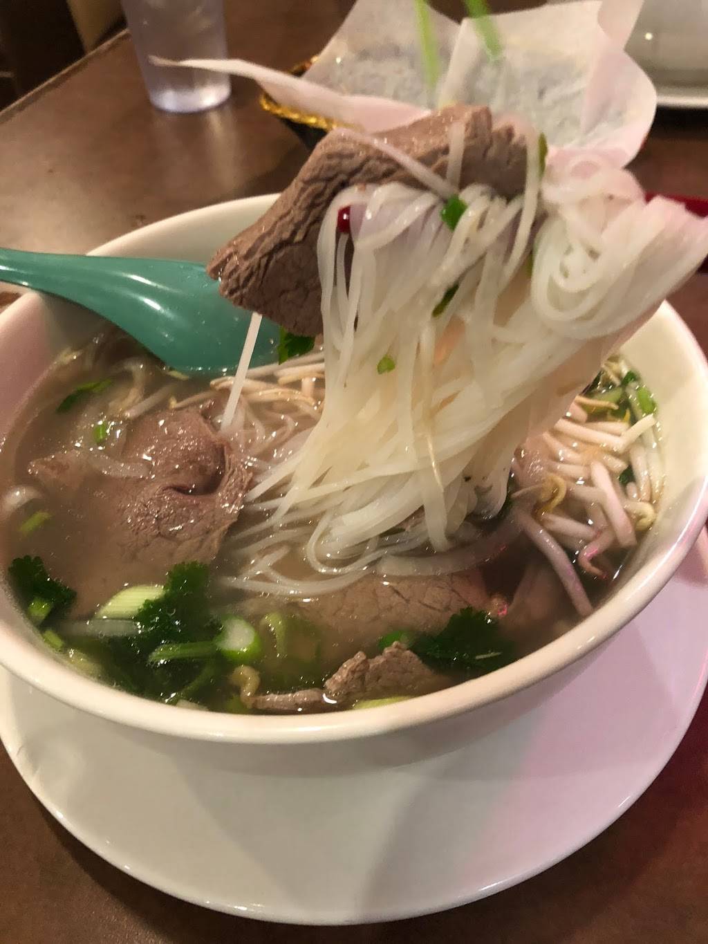 Bambou Le Pho | restaurant | 8351 CA-2, West Hollywood, CA 90069, USA | 3238488881 OR +1 323-848-8881