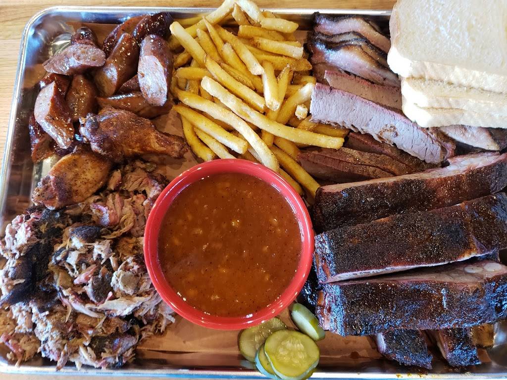 DOCs Madison Smokehouse | restaurant | 72 W Towne Mall, Madison, WI 53719, USA | 6088210439 OR +1 608-821-0439