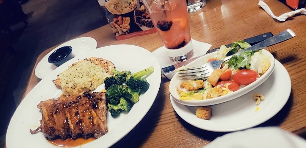 TGI Fridays | restaurant | 2435 Liberty Heights Ave, Baltimore, MD 21215, USA | 4107280394 OR +1 410-728-0394