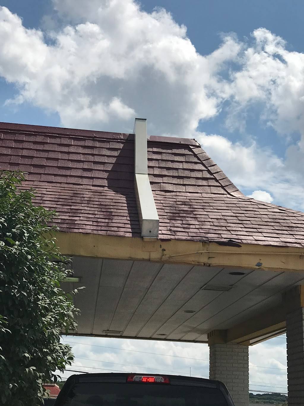 McDonalds | cafe | 586 E Main St, Canfield, OH 44406, USA | 3305334187 OR +1 330-533-4187