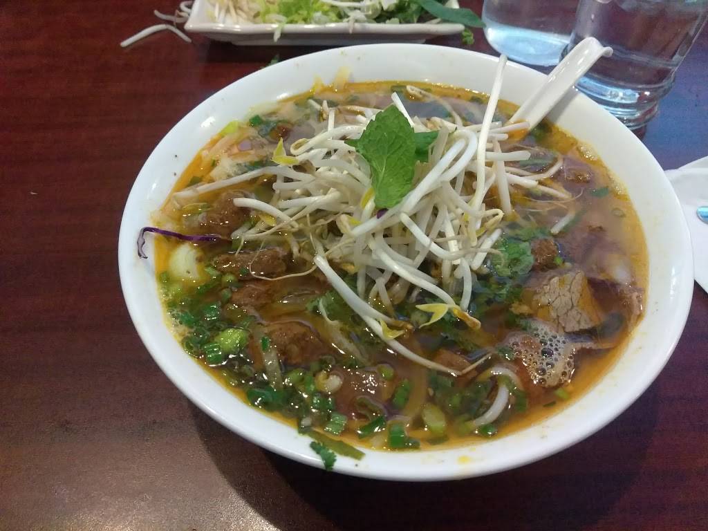 Thang Long Thai & Vietnamese | restaurant | 27641 John R Rd, Madison Heights, MI 48071, USA | 2485476763 OR +1 248-547-6763