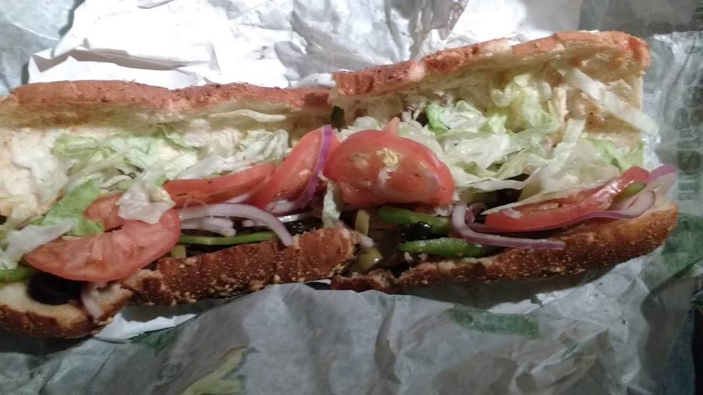 Subway | meal takeaway | Eringate Shopping Centre, 120 Eringate Dr #4, Etobicoke, ON M9C 3Z8, Canada | 4166227781 OR +1 416-622-7781