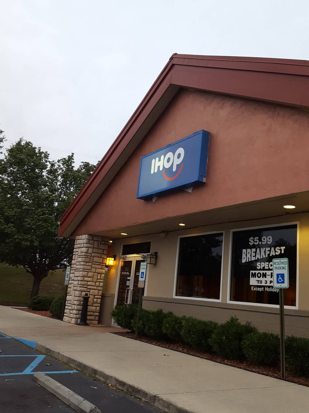 IHOP | restaurant | 7719 Two Notch Rd, Columbia, SC 29223, USA | 8037885101 OR +1 803-788-5101