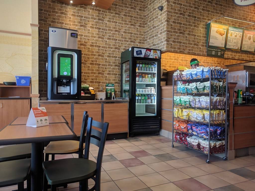 Subway | restaurant | Hunt Club Marketplace, 3987 Riverside Dr Unit #6, Ottawa, ON K1V 1C1, Canada | 6137369494 OR +1 613-736-9494