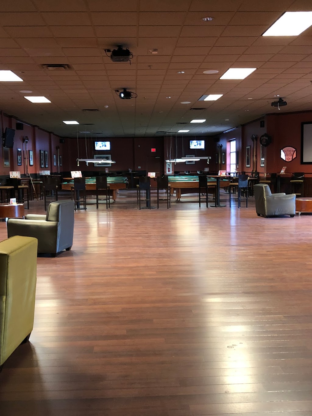 Bowlero Mechanicsville | restaurant | 7317 Bell Creek Rd, Mechanicsville, VA 23111, USA | 8045592600 OR +1 804-559-2600