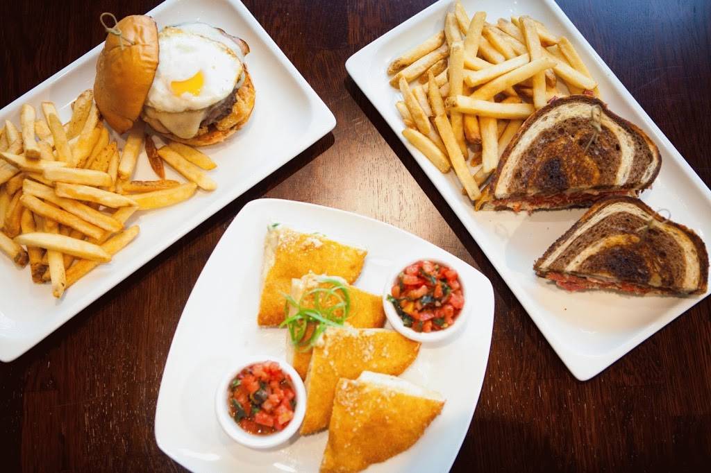 SideTrack Bar + Grill | restaurant | 30 W Angela St, Pleasanton, CA 94566, USA | 9253996789 OR +1 925-399-6789