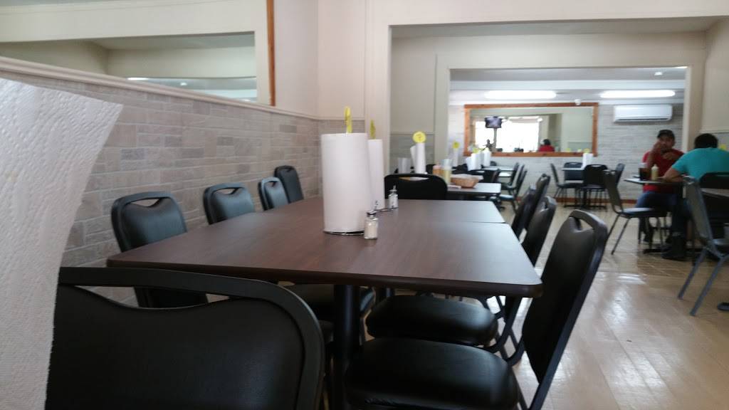 Birrieria Aguinaga | restaurant | 808 W Ennis Ave, Ennis, TX 75119, USA | 9728764232 OR +1 972-876-4232