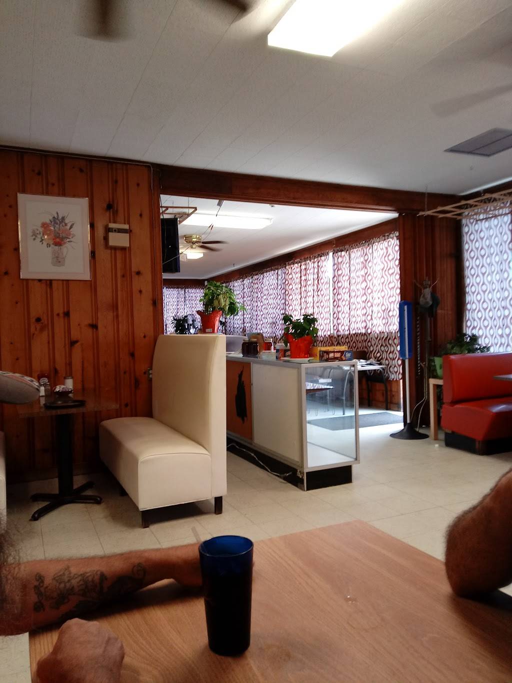 Crescent Inn | restaurant | 10144 3 Notch Rd, Troy, VA 22974, USA | 4345898810 OR +1 434-589-8810