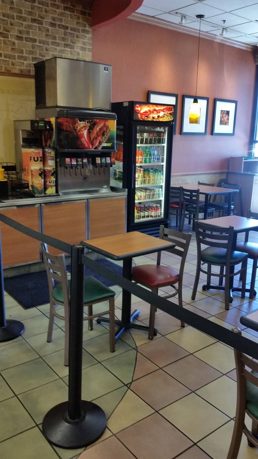 Subway | restaurant | 450 W El Monte Way, Dinuba, CA 93618, USA | 5595950916 OR +1 559-595-0916