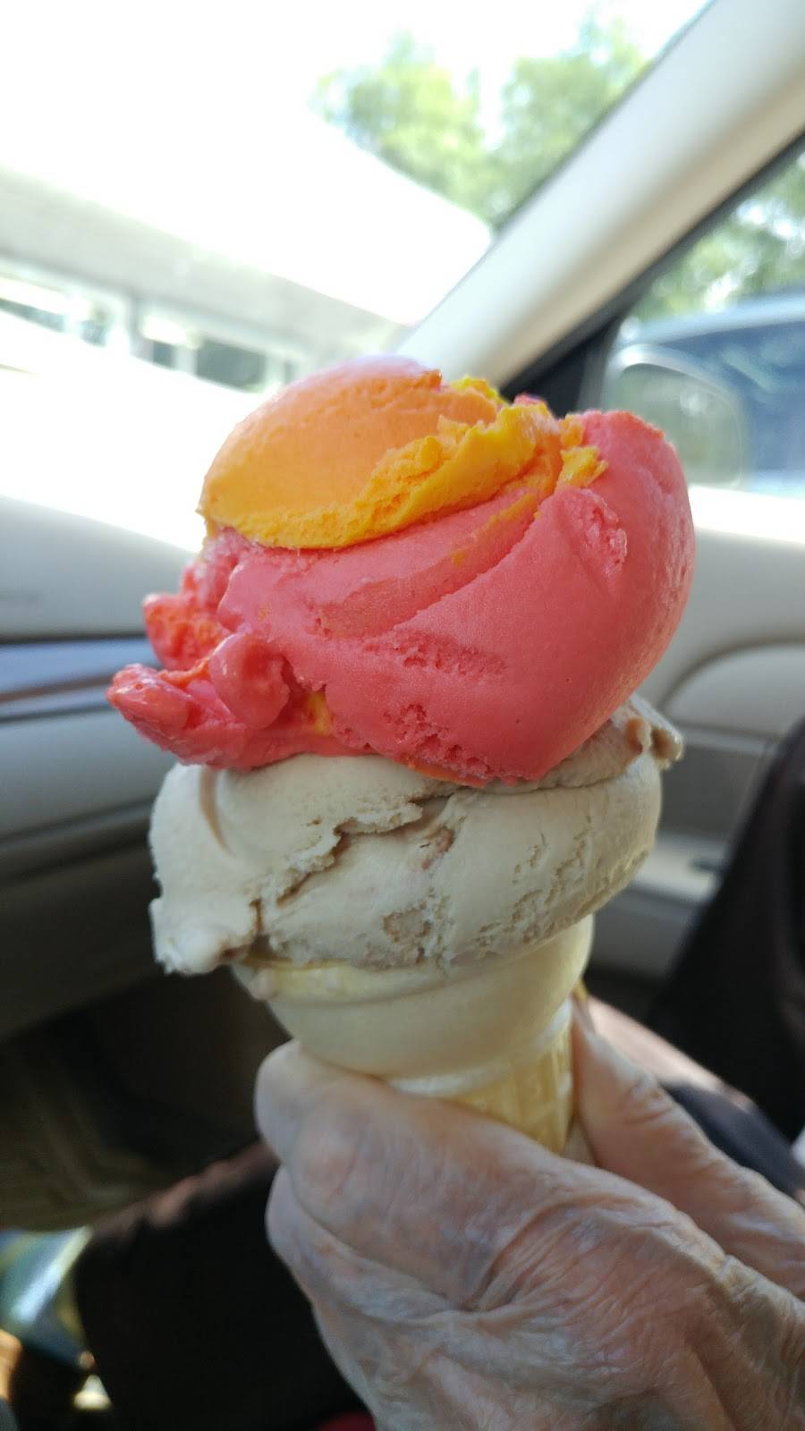 Grizzly Den | restaurant | 300 W Emerson Ave, Hoquiam, WA 98550, USA | 3605379840 OR +1 360-537-9840