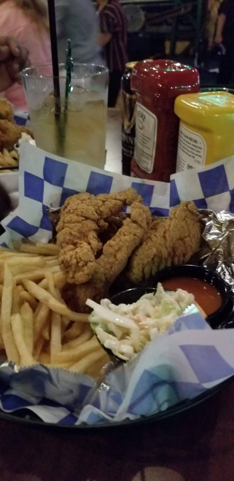 Smugglers Run | restaurant | 1 St John St, Wyandotte, MI 48192, USA | 7345301788 OR +1 734-530-1788