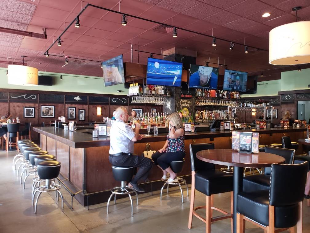 Bar Louie | night club | 6100 S Main St, Aurora, CO 80016, USA | 7207309100 OR +1 720-730-9100