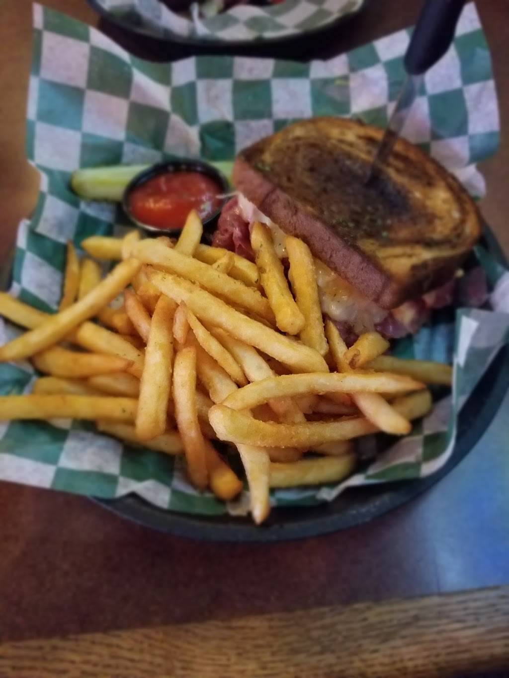 MaGillyCuddys | restaurant | 2016 1st Ave, Anoka, MN 55303, USA | 7632055773 OR +1 763-205-5773