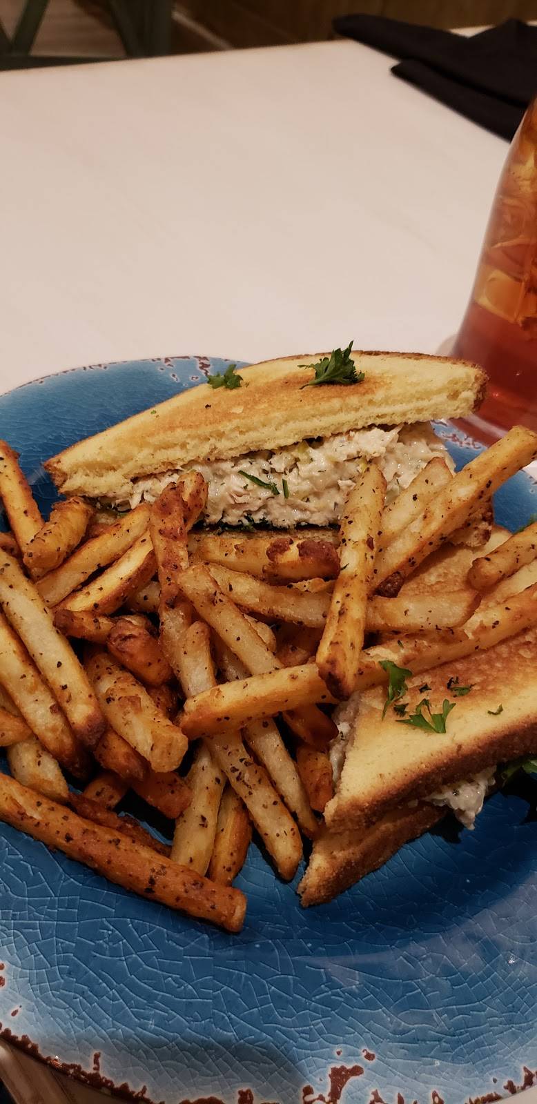 Cocos Cafe and Wine Bar | restaurant | 606 13th St, Lawrenceville, IL 62439, USA | 6187072400 OR +1 618-707-2400