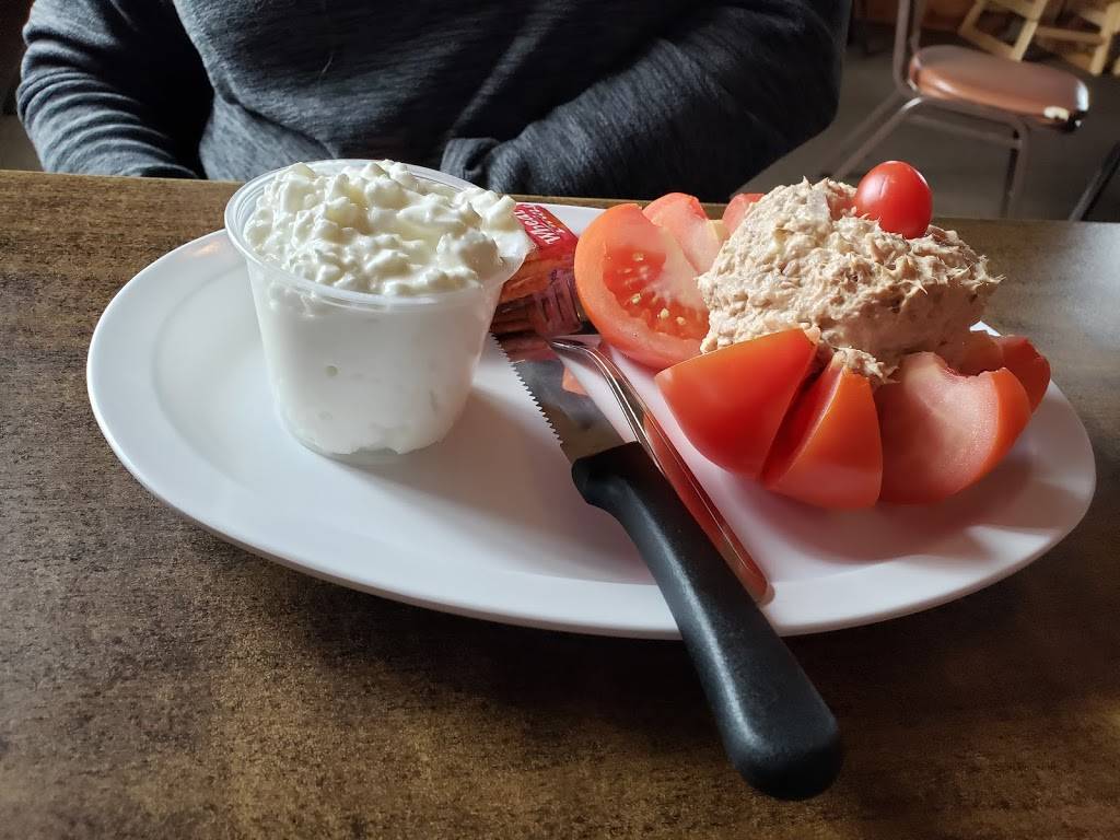 Cabin Fever Bar & Grill | restaurant | 5220 Trompeter Rd, Peru, IL 61354, USA | 8152241099 OR +1 815-224-1099