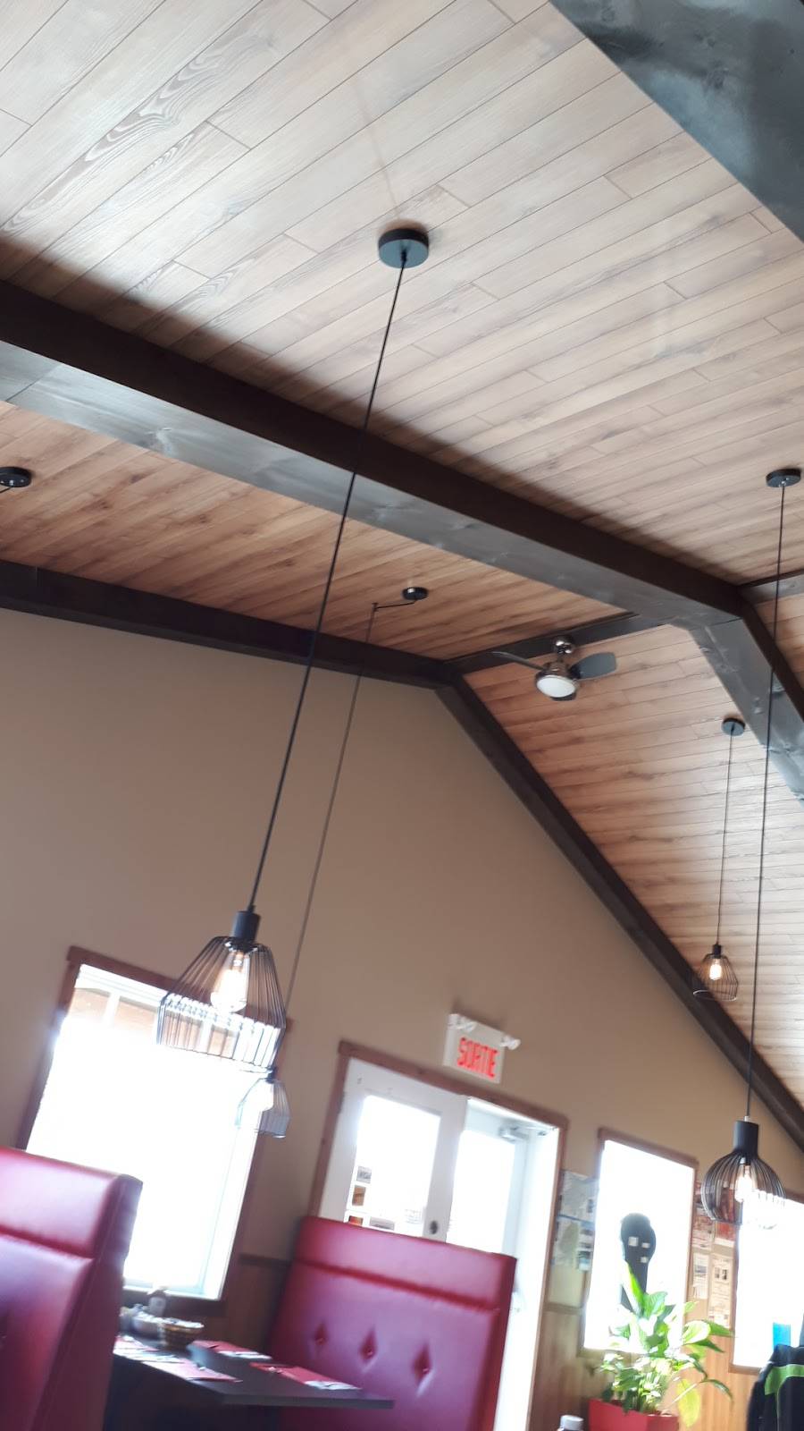 Restaurant des Sentiers | restaurant | 10 Avenue Saint-Patrick, Saint-Joseph-de-Coleraine, QC G0N 1B0, Canada | 4184231149 OR +1 418-423-1149