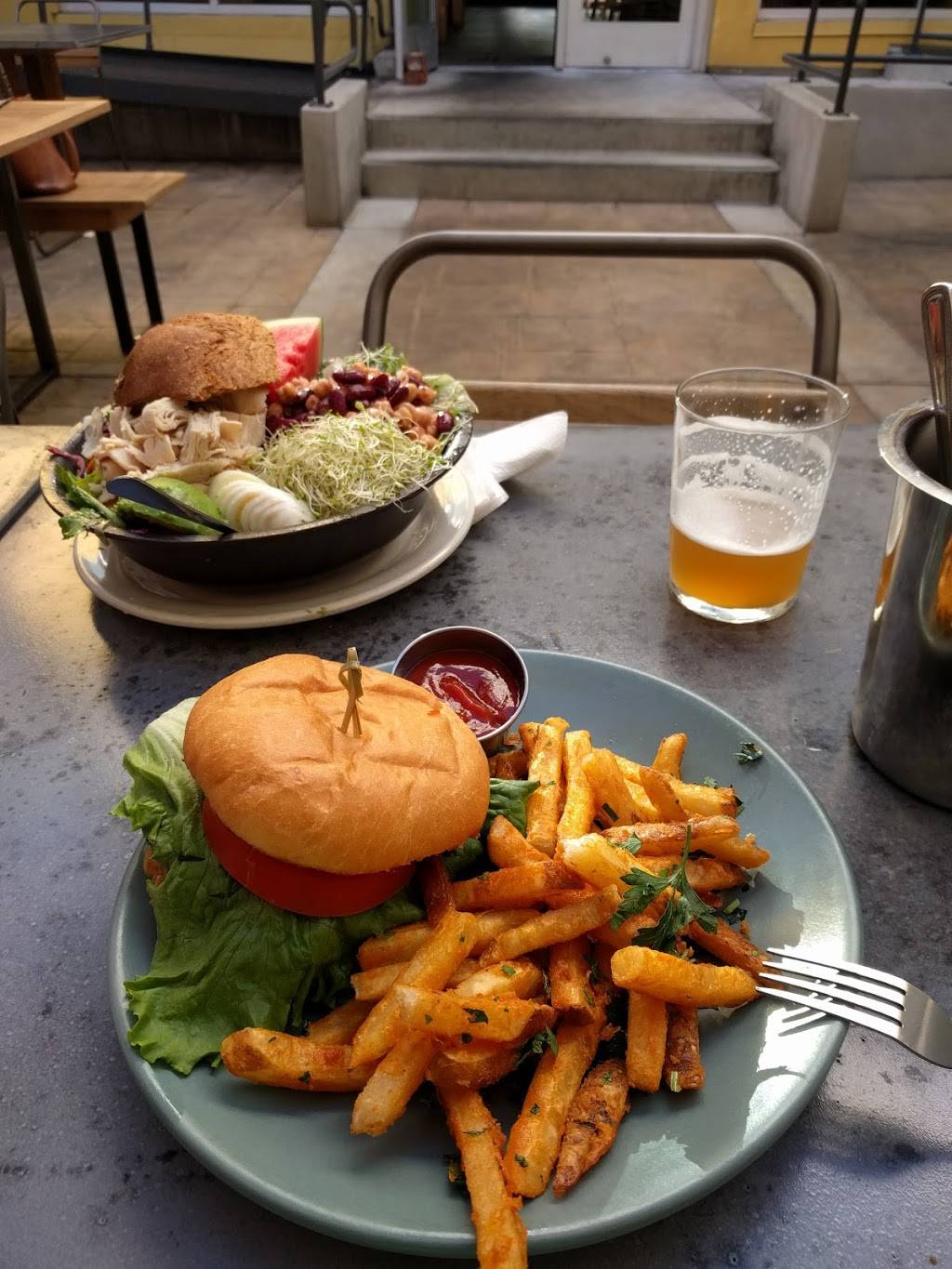 Raleighs Bar & Grill | restaurant | 2438 Telegraph Ave, Berkeley, CA 94704, USA | 5102805319 OR +1 510-280-5319