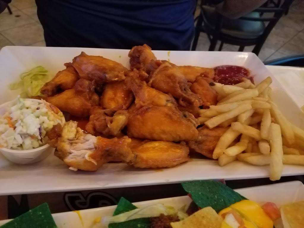 Slackers Bar & Grill | restaurant | 995 Marina Mile Blvd, Fort Lauderdale, FL 33315, USA | 9545304758 OR +1 954-530-4758