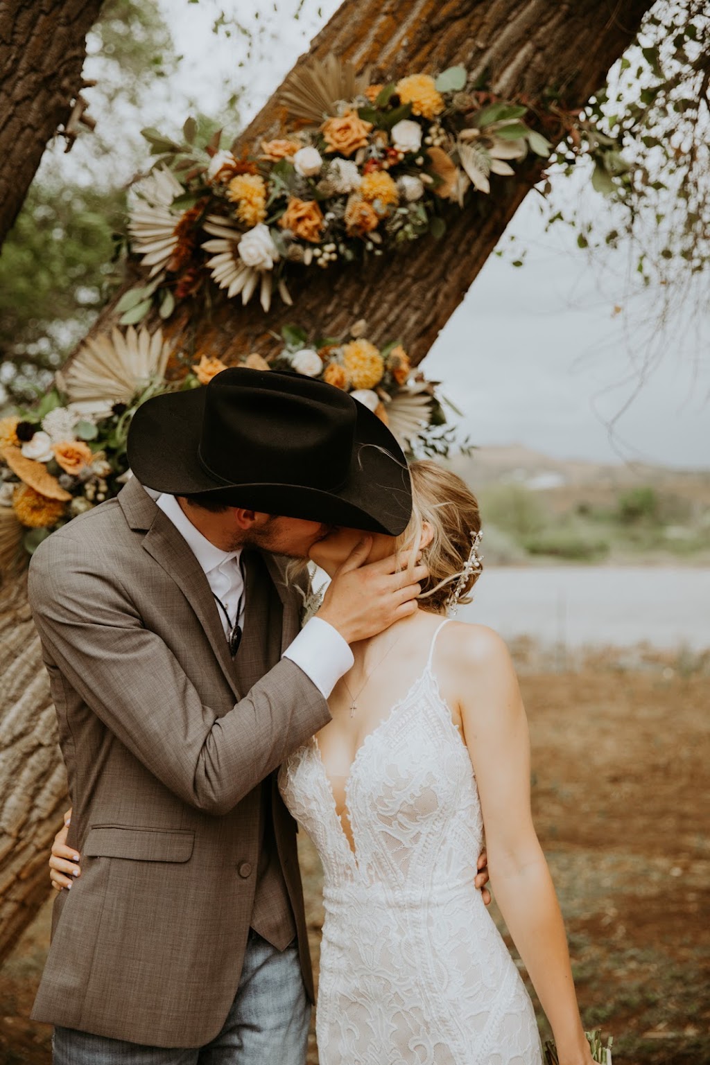 Rislende Riverside | restaurant | 54 Co Rd 311, Silt, CO 81652, USA | 9709848350 OR +1 970-984-8350