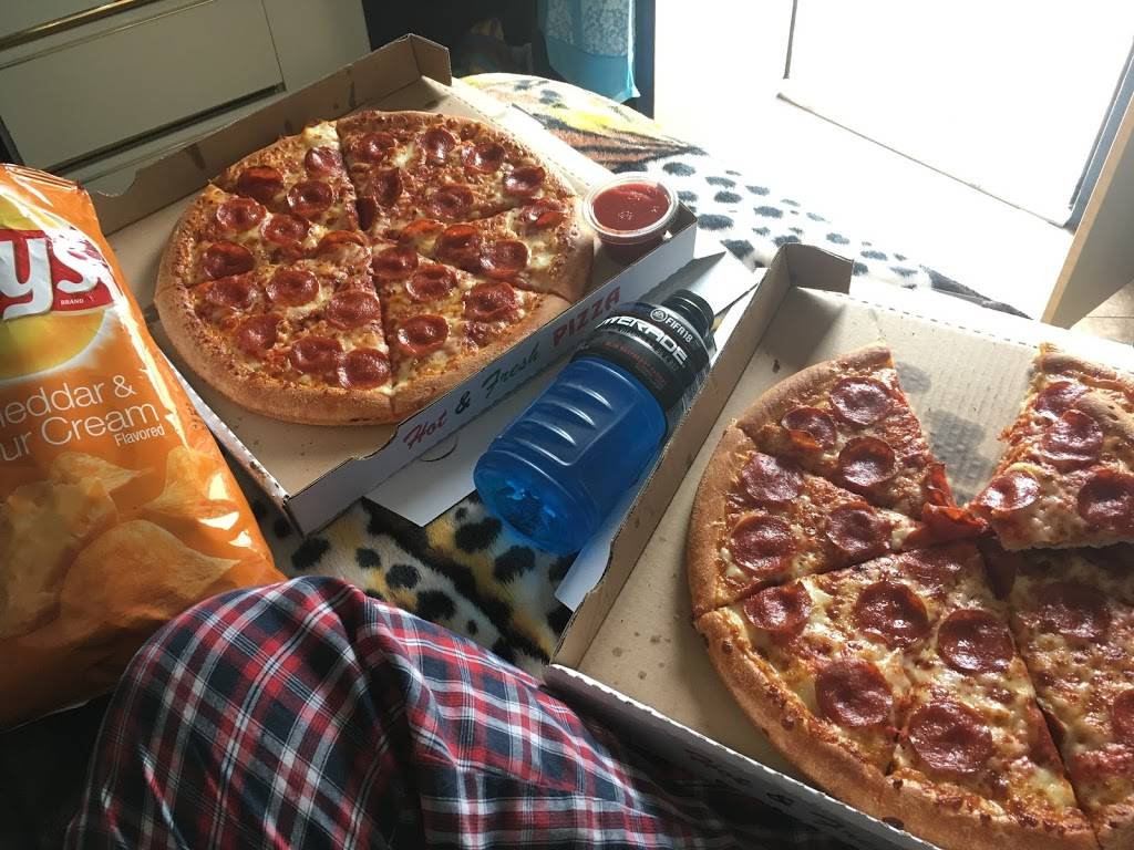 Pizza Trio | meal takeaway | 1473 S Main St, Santa Ana, CA 92707, USA | 7145504115 OR +1 714-550-4115