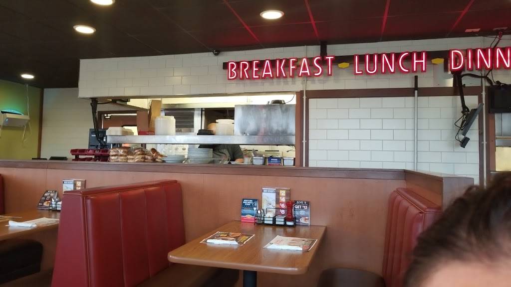 Dennys | restaurant | 3801 S 27th St, Milwaukee, WI 53221, USA | 4142827946 OR +1 414-282-7946