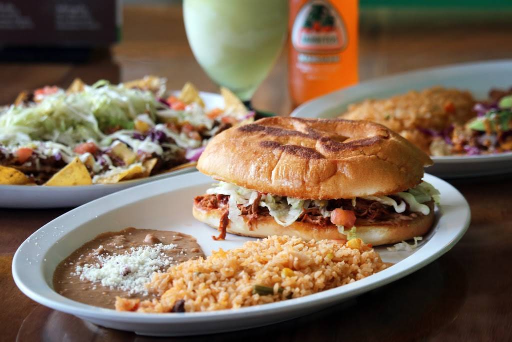 Salsa Verde Restaurant | restaurant | 634 W Veterans Pkwy, Yorkville, IL 60560, USA | 6305536931 OR +1 630-553-6931