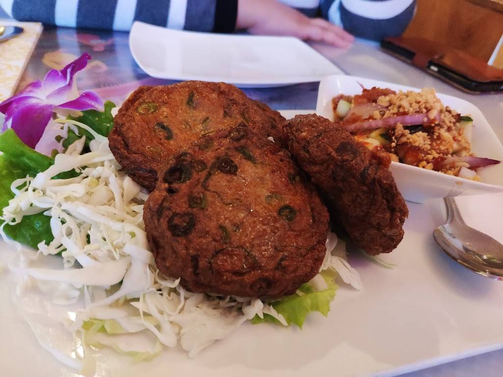 Yukol Place Thai Cuisine | restaurant | 2380 Lombard St, San Francisco, CA 94123, USA | 4159221599 OR +1 415-922-1599