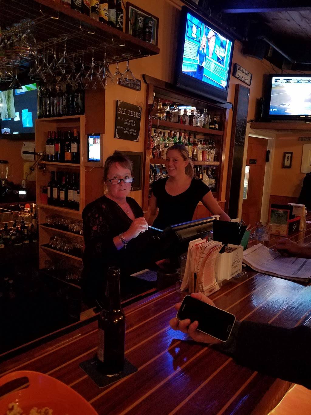 The Parrot Bar & Grill | restaurant | 1356 MA-28A, Bourne, MA 02532, USA | 5083563928 OR +1 508-356-3928