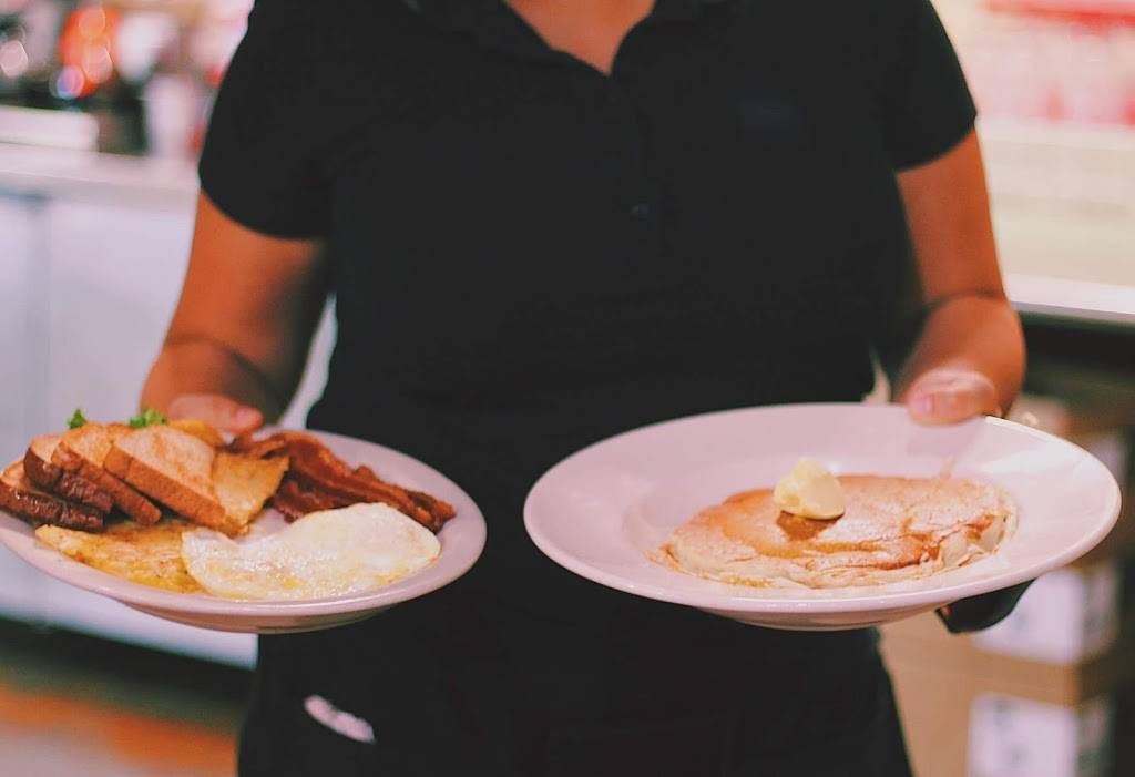 Grandmas Cafe | restaurant | 9 Treasure Lake Rd, Branson, MO 65616, USA | 4173352300 OR +1 417-335-2300