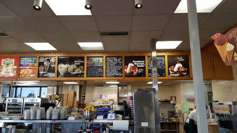 Braums Ice Cream & Burger Restaurant | restaurant | 2028 S 4th St, Chickasha, OK 73018, USA | 4052247313 OR +1 405-224-7313