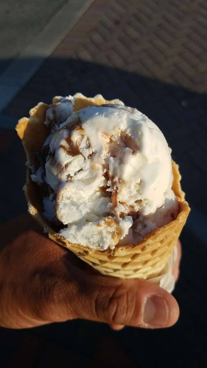 Sarah Jeans Ice Cream | restaurant | 109 N Park Square, Marietta, GA 30060, USA | 7704245179 OR +1 770-424-5179