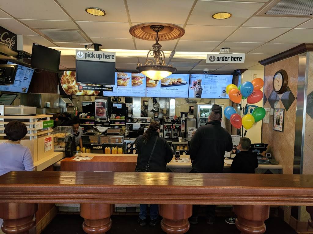 McDonalds | cafe | 617 W Oklahoma Ave, Milwaukee, WI 53215, USA | 4144823336 OR +1 414-482-3336