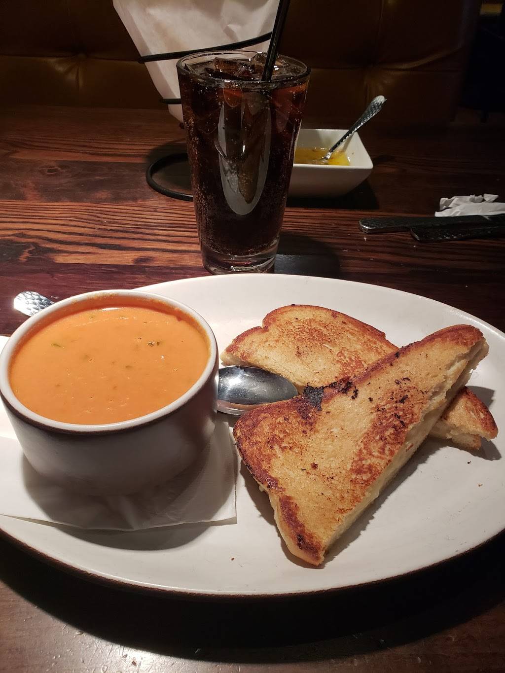 Not Your Average Joes | restaurant | 221 Daniel Webster Hwy, Nashua, NH 03060, USA | 6033187777 OR +1 603-318-7777