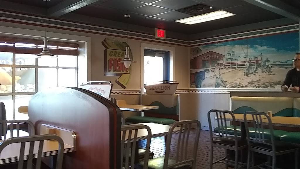 Long John Silvers | restaurant | 400 E Broadway, Louisville, KY 40202, USA | 5025891080 OR +1 502-589-1080