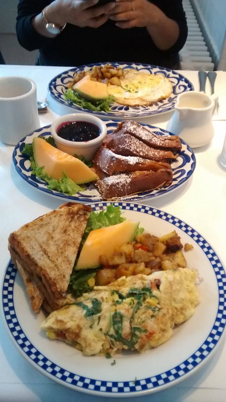 Dockside Bar & Grill | restaurant | 26 Bay St, Sag Harbor, NY 11963, USA | 6317257100 OR +1 631-725-7100