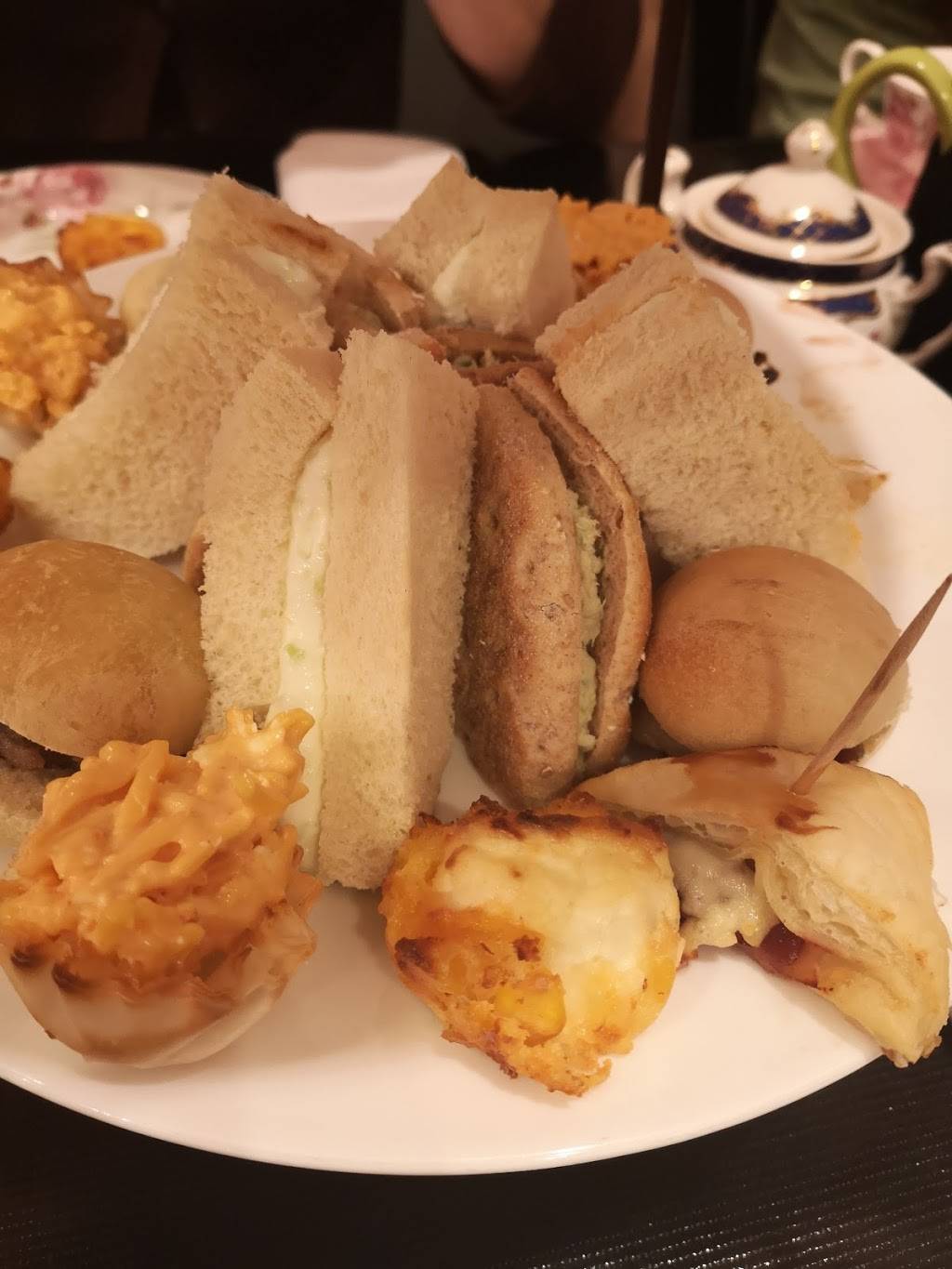 Sisters Tea Parlor & Boutique | restaurant | 4765 Fox Run, Buckner, KY 40010, USA | 5022226420 OR +1 502-222-6420